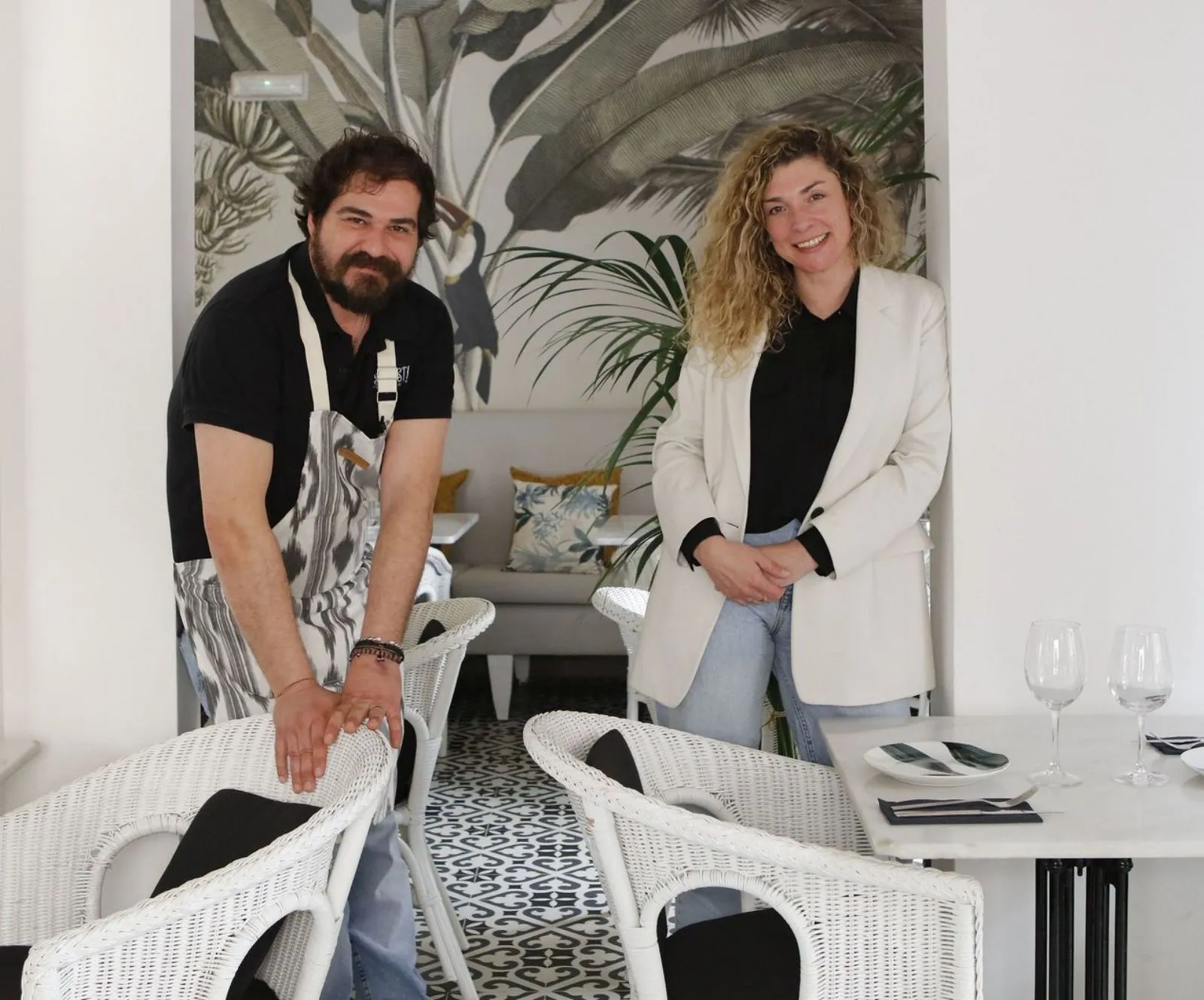 Juanan y Olga en el comedor de Sa Costa